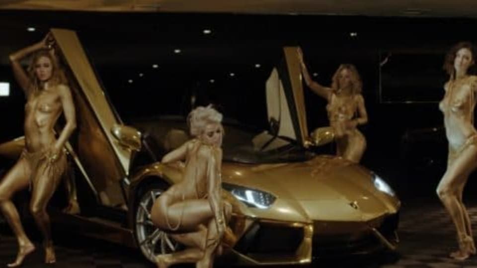 Zlaté Lamborghini Aventador